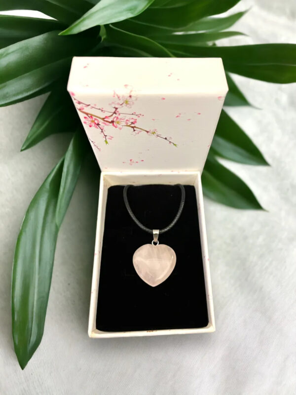 ROSE QUARTZ HEART SHAPED NECKLACE IN GIFT BOX