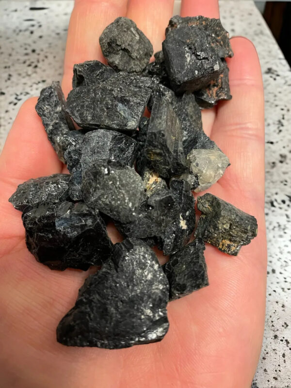 RAW BLACK TOURMALINE PIECES 100G - Image 2