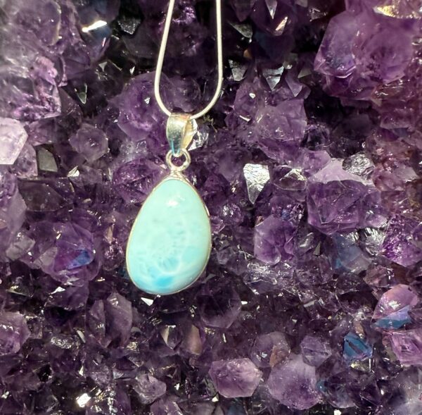 BEAUTIFUL LARIMAR PENDANT SET IN 925 STERLING SILVER WITH 18" 925 SILVER CHAIN - Image 3