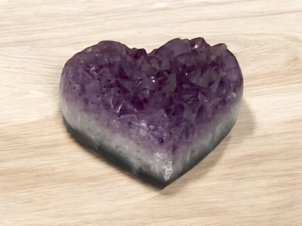 HIGH GRADE BRAZILIAN AMETHYST CLUSTER HEART OVER HALF A KG - Image 2