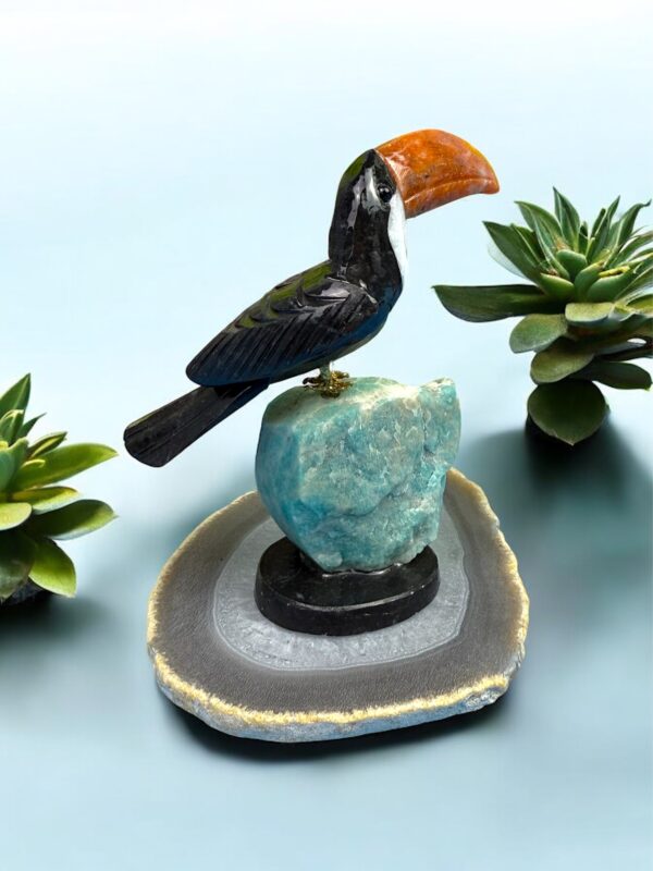 BEAUTIFUL CARVED TOUCAN ON RAW AMAZONITE BASE - Image 4